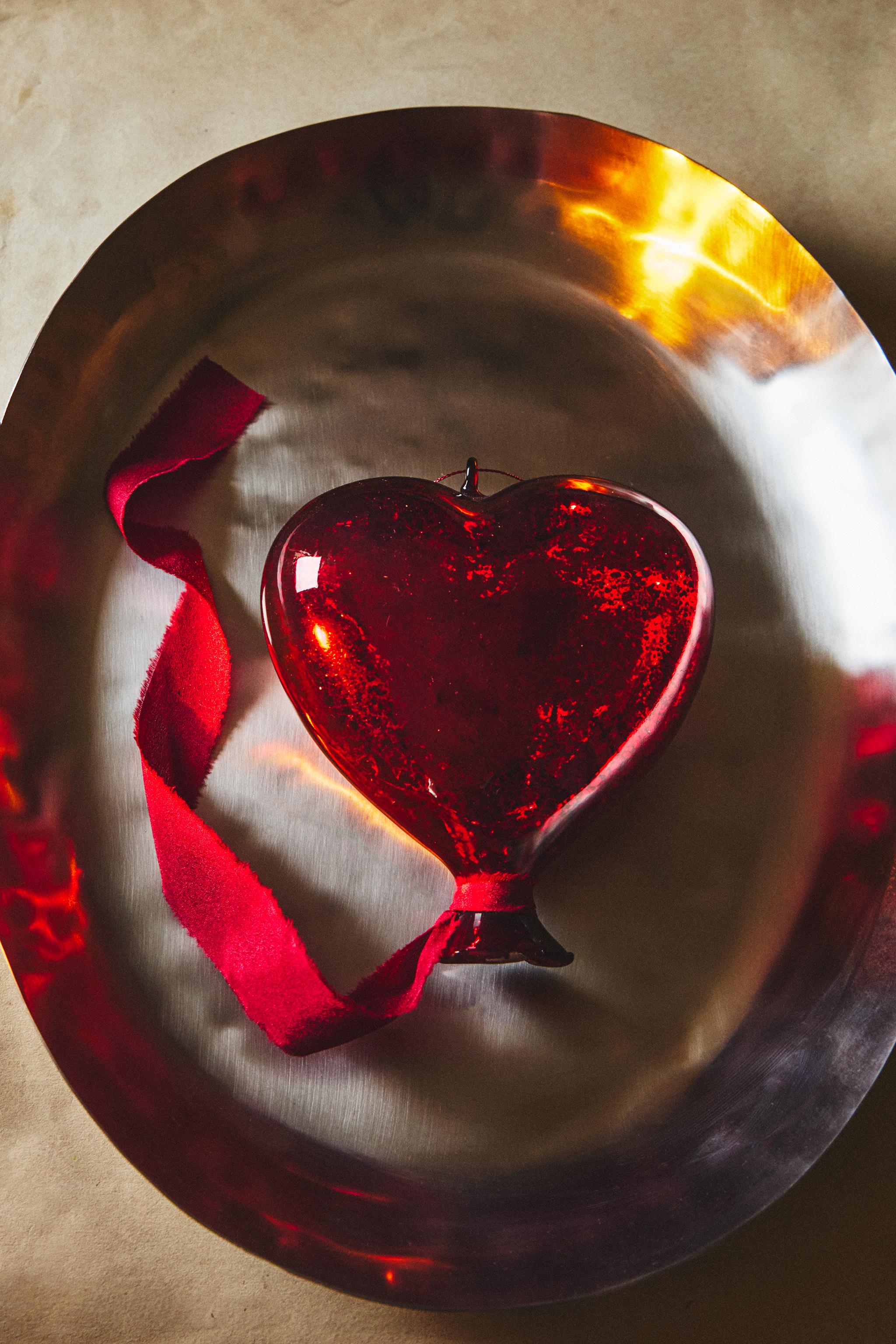 CHRISTMAS TREE ORNAMENT HEART BALLOON